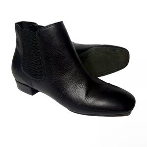 Karl Lagerfeld Women’s black leather Chelsea ankle boots 8.5 Moyen